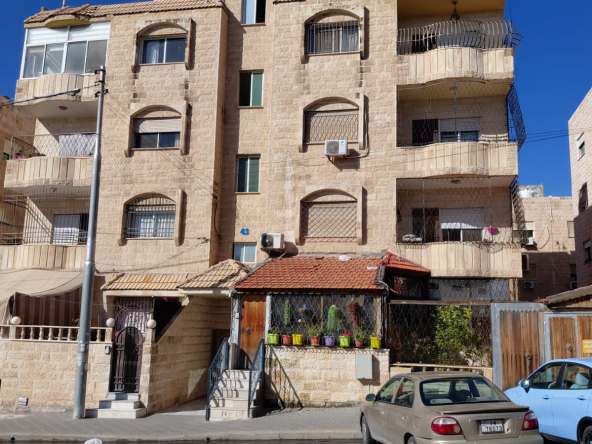 شقة شبه ارضيه للبيع في حي الاقصى